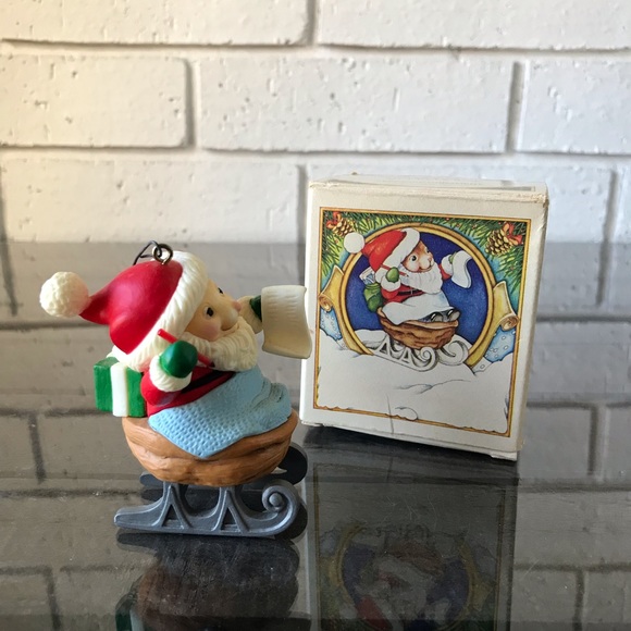 Avon Christmas Ornament 1983 Melvin P Merry Mouse Nut Shell Sled Box Vintage - Picture 3 of 10